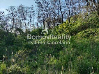 Ponúkame na predaj pozemok o výmere 1435 m2 vo vyhľadávanej 