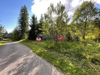 Predám slnečný stavebný pozemok s výmerou 824 m² pár metrov 