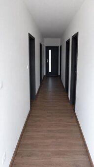 Zastavaná plocha je 119 m2. Dom je postavený z kvalitnej teh