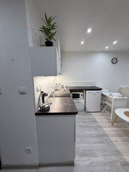 Prenájom garsónky – Ružomberok (Roveň) | 430 € vrátane všetk