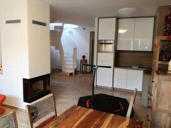Predám skelet mobilného domu,9x8 m,2 podlažia, 10 900 eu.Kon