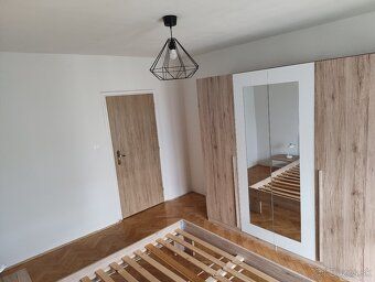 Ponúkam na prenájom veľký 2izbový byt s balkónom na začiatku