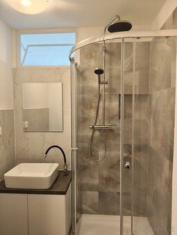 Ponúkam na prenájom veľký 2izbový byt s balkónom na začiatku