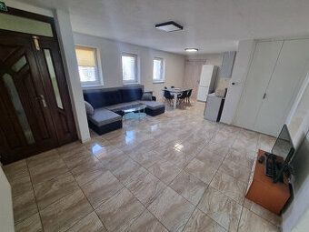 Zháňam byt do dlhodobého prenajmu pre trojčlennú rodinu ,výh