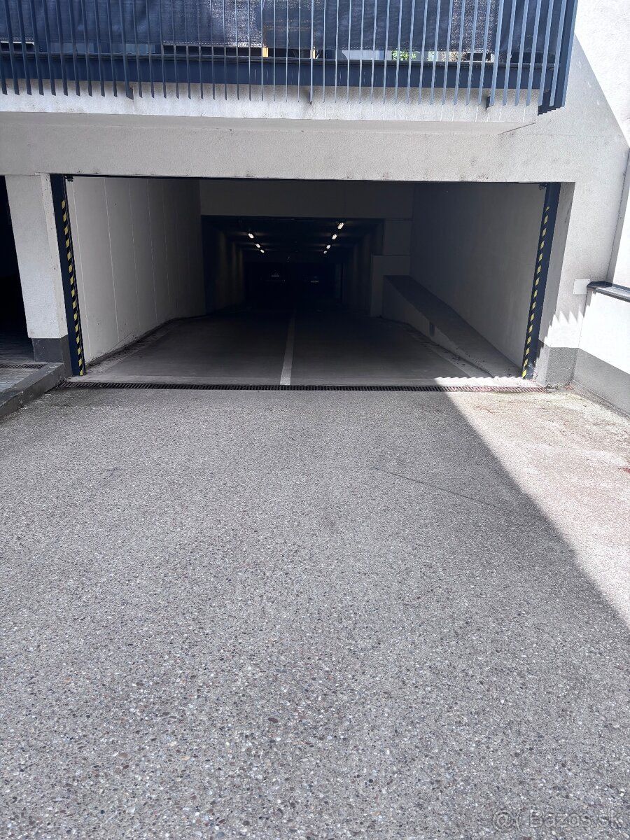Ponúkame na prenájom parkovacie miesto v podzemnej garáži pr