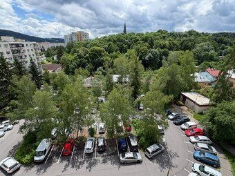 Ponúkam na predaj veľkometrážny 3-izbový slnečný byt s krásn