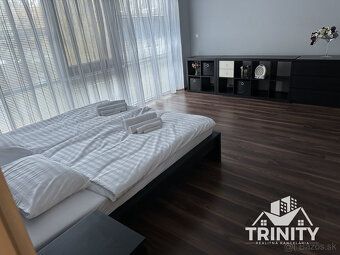 Typ: 3-izbový byt Ulica: centrum Obec: Nové Zámky
Ponúkame n
