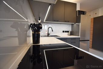 Ponúkam na prenájom moderný štýlovo zariadený 1.5+kk byt s o