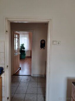 Ponúkame na predaj pekný 3 izbový udržiavaný rodinný dom v o