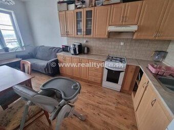 Predám garzónku s balkónom v DCA. Tel. 0902255391 Ak nedvíha