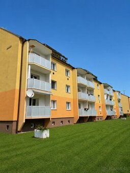 Predám garzónku s balkónom v DCA. Tel. 0902255391 Ak nedvíha