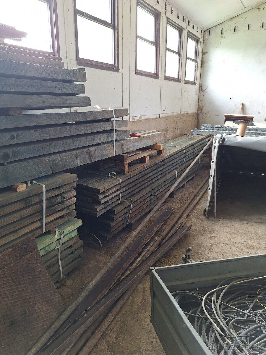 Predam dreveny skelet na domcek o rozmere 6x5 s podkrovim