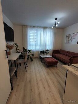 Ponukam do prenajmu garzonku v obci Kosolna. Garzonka je pln