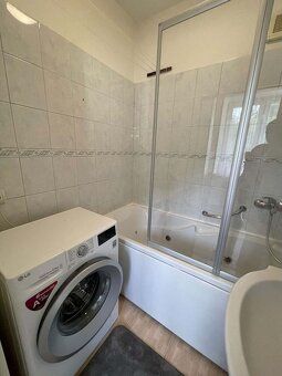 Realitná kancelária REMAX Vám ponúka na prenájom komfortný, 