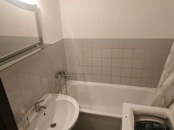 Prenajmem čiastočne zariadeny 2 izbovy byt v Petržalke na Gw