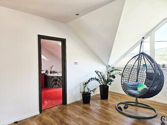 🏡 Ponúkam na predaj moderný a priestranný rodinný dom v obci