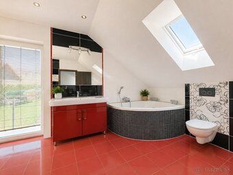 🏡 Ponúkam na predaj moderný a priestranný rodinný dom v obci