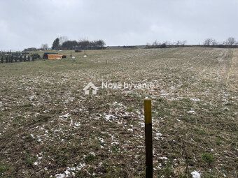 Realitná kancelária Nové bývanie ponúka na predaj pozemok v 