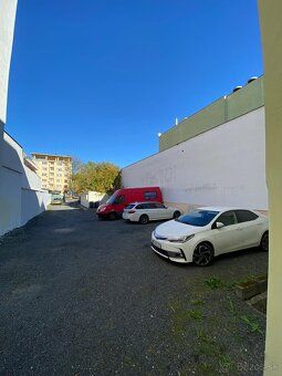 Ponúkame na prenájom obchodné a administratívne priestory v 