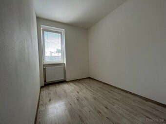Ponúkam na predaj slnečný a kompletne zrekonštruovaný 2-izbo