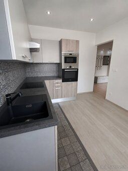 Ponúkame exkluzívne na predaj veľký 2 izbový byt s balkónom 