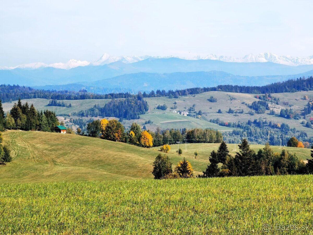 Pekný Pozemok 2100m2 zo Super Výhľadom na Nízke Tatry v kata