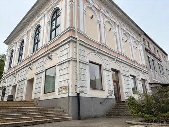 onúkame na prenájom priestranný obchodný priestor o výmere 1