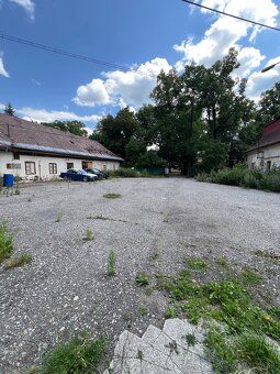 Na prenájom parkovacie plochy v uzavretom historickom areáli