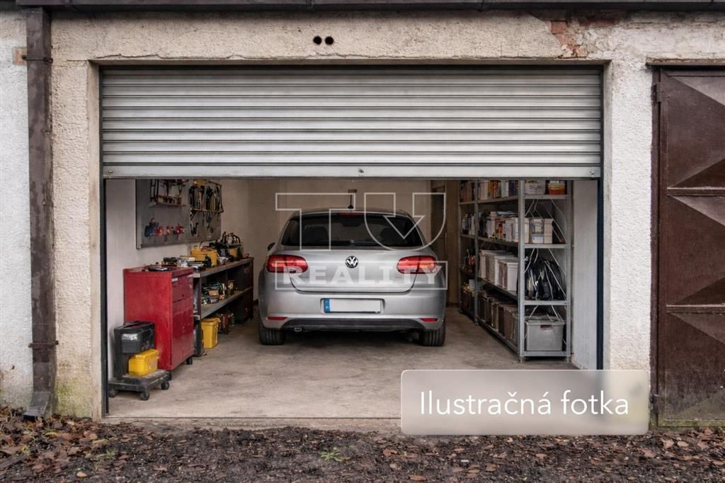 Ponúkame na predaj garáž o výmere 18 m2, nachádza sa v Považ