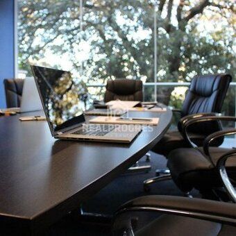 Ponúkame na prenájom administratívny celok štyroch samostatn