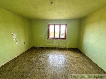 Priestranný rodinný dom v pôvodnom stave sa nachádza v tiche