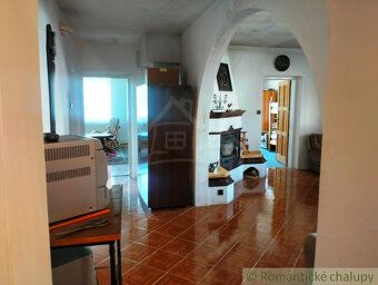Priestranný slnečný dvojpodlažný zachovalý dom priamo v cent