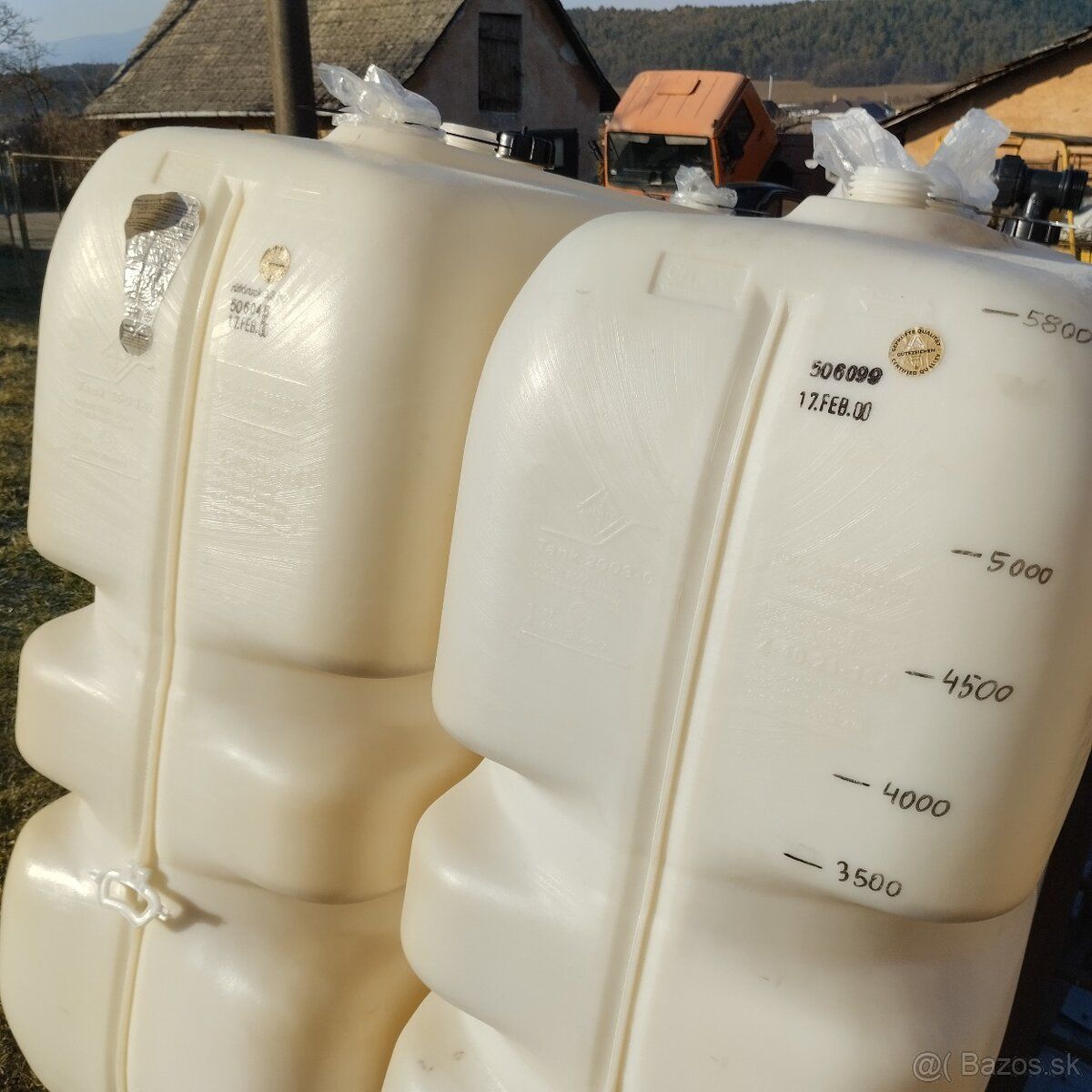 Predám plastové nádrže vhodné pre čokoľvek . Rozmery : dĺžka