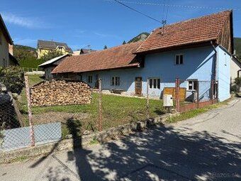 Predám slnečný stavebný pozemok 580 m2 + starší dom v obci O
