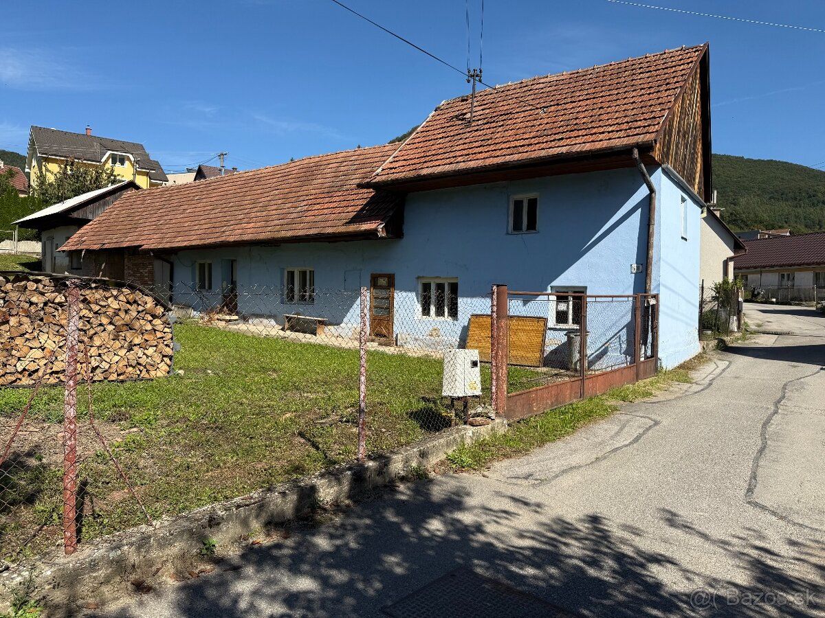 Predám slnečný stavebný pozemok 580 m2 + starší dom v obci O