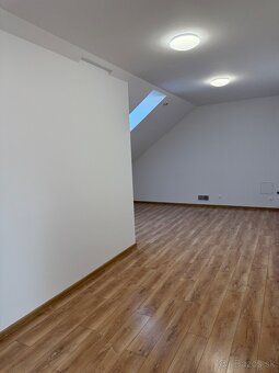 RIESTORY NA PRENÁJOM,TVRDOŚÍN, TROJIČNÉ NÁMESTIE,
Ponúkam pr