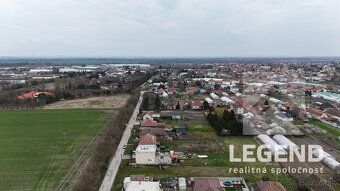 *** TICHÁ ULICA PLNÁ ZELENE, TERMÁLNE KÚPALISKO ***
EXKLUZÍV