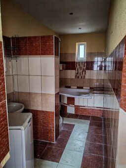 studna,obecna voda,plyn, kanalizacia, pozemok cca 700m2 - re