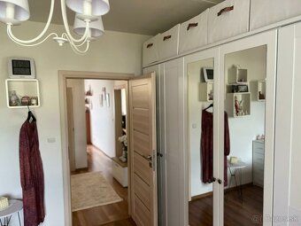 🏡 NA PREDAJ – PRIESTRANNÝ 3-IZBOVÝ BYT S BALKÓNOM, HNÚŠŤA (7