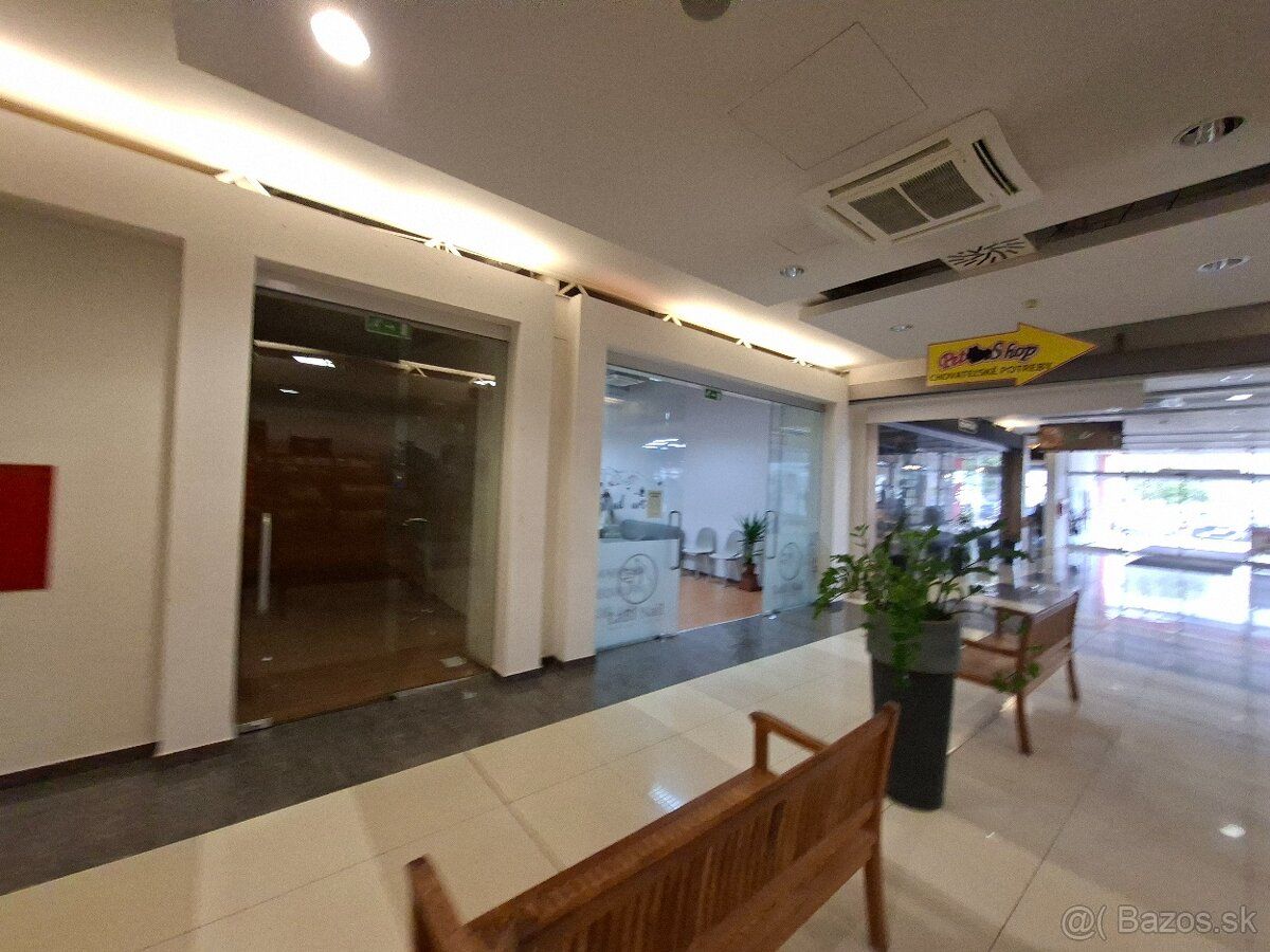 Ponúkame na prenájom obchodný priestor o rozlohe 20 m2 na pr