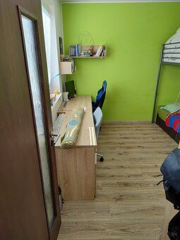 3 izbový byt o výmere 64,1m2, nábytok v obývačke a izbách na