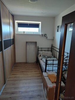 3 izbový byt o výmere 64,1m2, nábytok v obývačke a izbách na