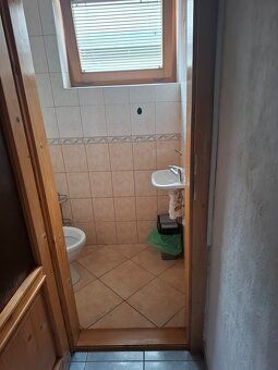Ponúkam na podnájom 2,5-izbový čiastočne zariadený byt v rod