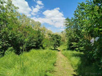 Ponúkam na predaj rovinatý pozemok o výmere cca 600 m² v obc