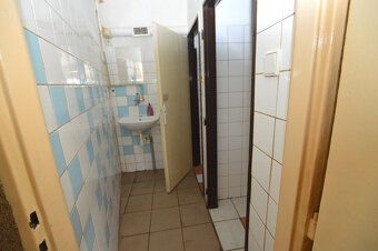 Ponúkam na predaj v centre obce Veľké Blahovo budovu pre obc