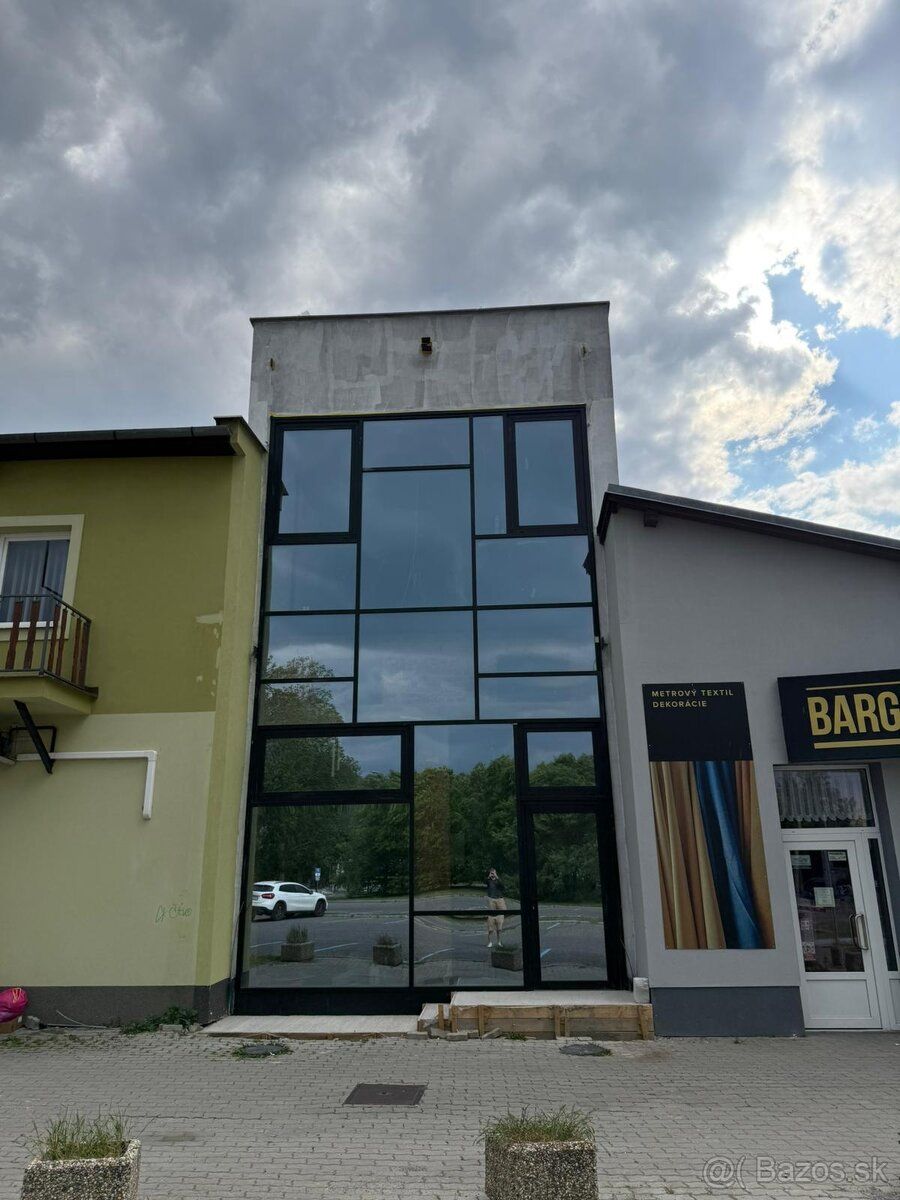 Ponúkame na prenájom výnimočný viacúčelový priestor s rozloh