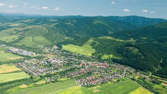 Stavebný pozemok 760 m² pri lese Muránskej planiny s výhľado