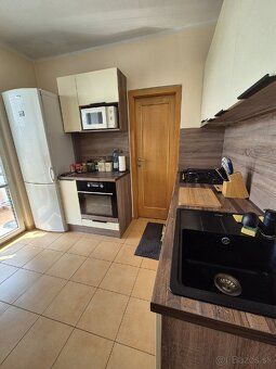 Predám byt na sídlisku Rozkvet, 3-izbový o výmere 64m2 na 2.