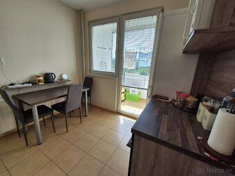 Predám byt na sídlisku Rozkvet, 3-izbový o výmere 64m2 na 2.