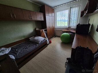 Predám byt na sídlisku Rozkvet, 3-izbový o výmere 64m2 na 2.